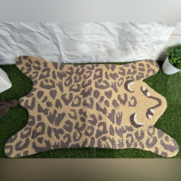 CRANE BABY
Leopard Shape Rug, Parker NEW - Picture 13 of 16